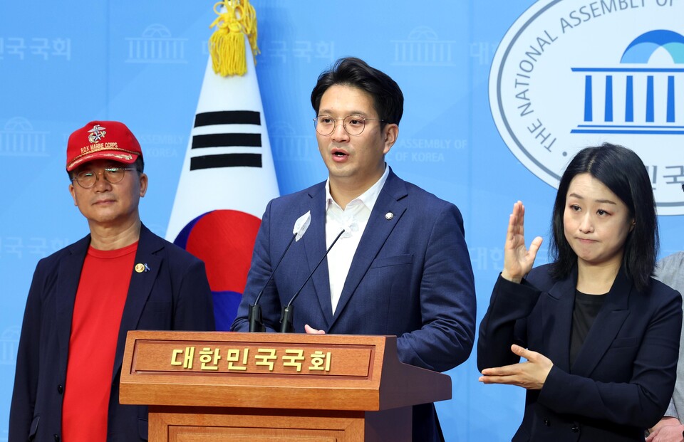 더불어민주당 전용기 의원이 13일 오전 서울 여의도 국회 소통관에서 열린 해병대원 순직사건 국정조사 촉구 기자회견에서 발언하고 있다. 2024. 06. 13. [사진제공=뉴시스]