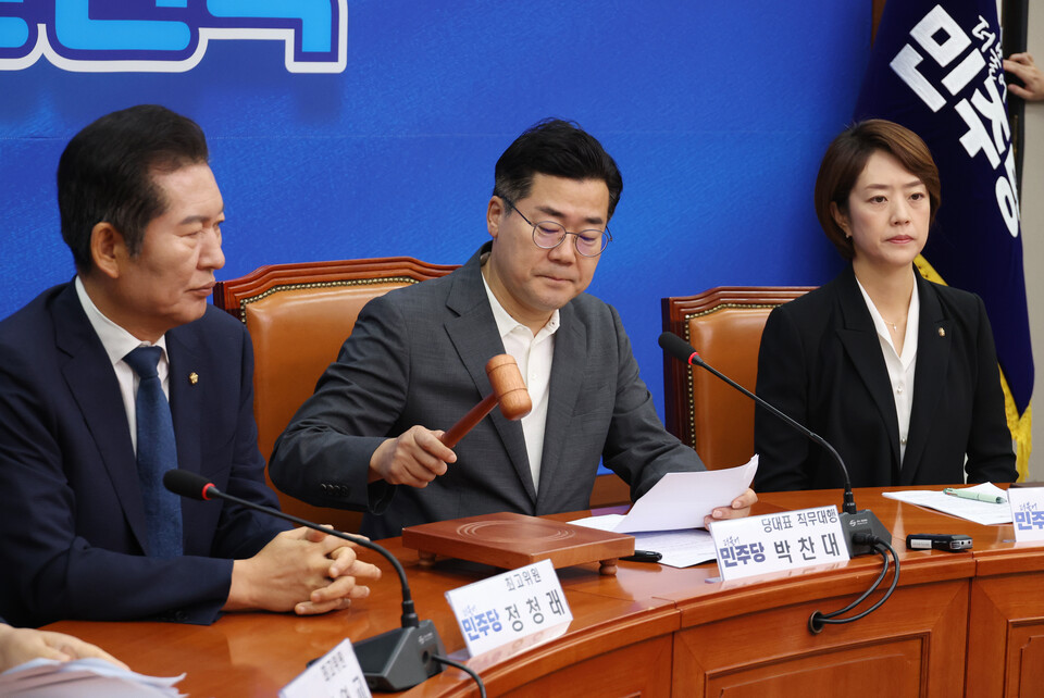 박찬대 더불어민주당 대표 직무대행 겸 원내대표가 9일 서울 여의도 국회에서 최고위원회의를 개의하고 있다. [사진제공=뉴시스]