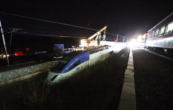 코레일 KTX 고속열차 운행 모습 [사진출처=뉴시스]