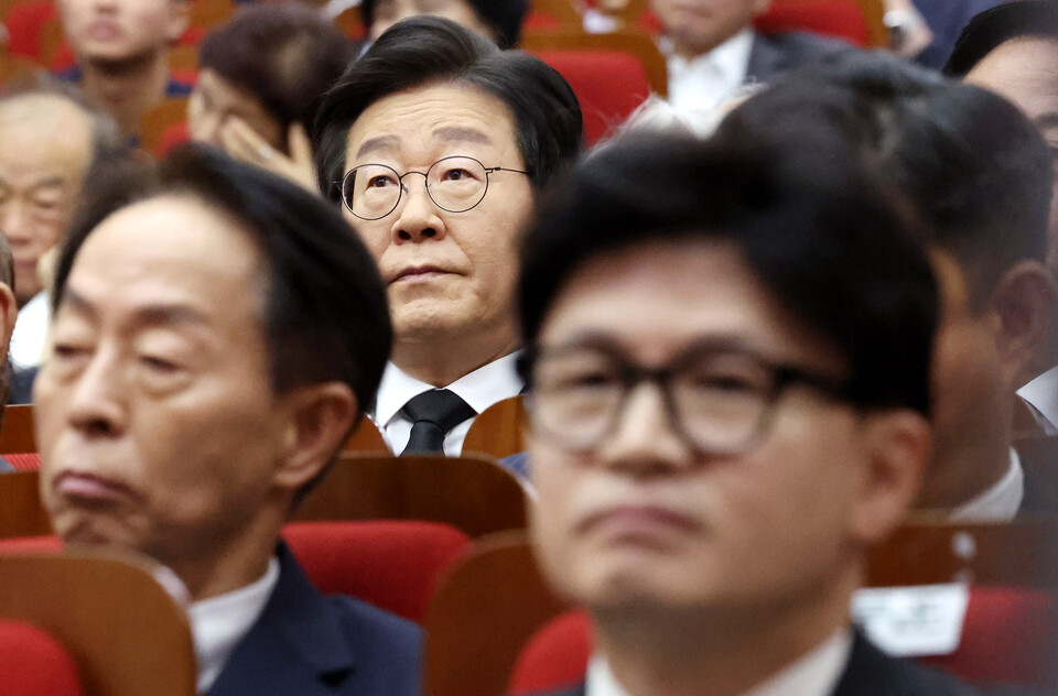 한동훈 국민의힘 대표와 이재명 더불어민주당 당 대표 후보가 18일 오전 서울 동작구 국립서울현충원 현충관에서 열린 ‘김대중 전 대통령 서거 15주기 추도식’에 참석해 있다. 2024. 08. 18. [사진제공=뉴시스]