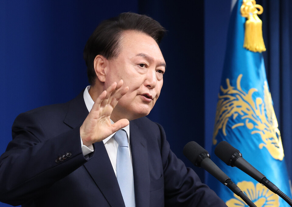 윤석열 대통령이 29일 서울 용산 대통령실 청사 브리핑룸에서 국정브리핑 및 기자회견을 하고 있다. [사진제공=뉴시스]