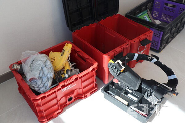 권씨가 업무 중에 사용하는 시공 장비들.&nbsp;