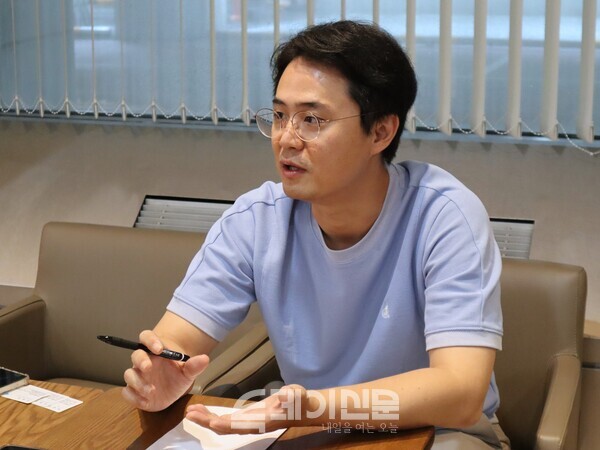 신한은행 AI 연구소 박성우 셀장이 투데이신문과 인터뷰하고 있다.&nbsp;ⓒ투데이신문