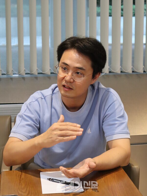 신한은행 AI 연구소 박성우 셀장이 투데이신문과 인터뷰하고 있다.&nbsp;ⓒ투데이신문