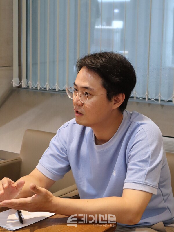 신한은행 AI 연구소 박성우 셀장이 투데이신문과 인터뷰하고 있다.&nbsp;ⓒ투데이신문