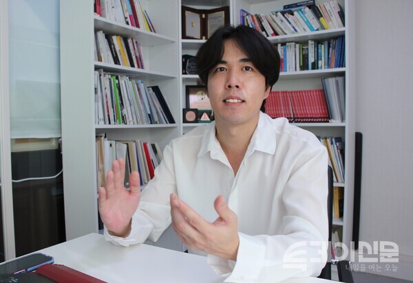 허니아케이드 김민균 대표가 투데이신문과 인터뷰하고 있다. ⓒ투데이신문