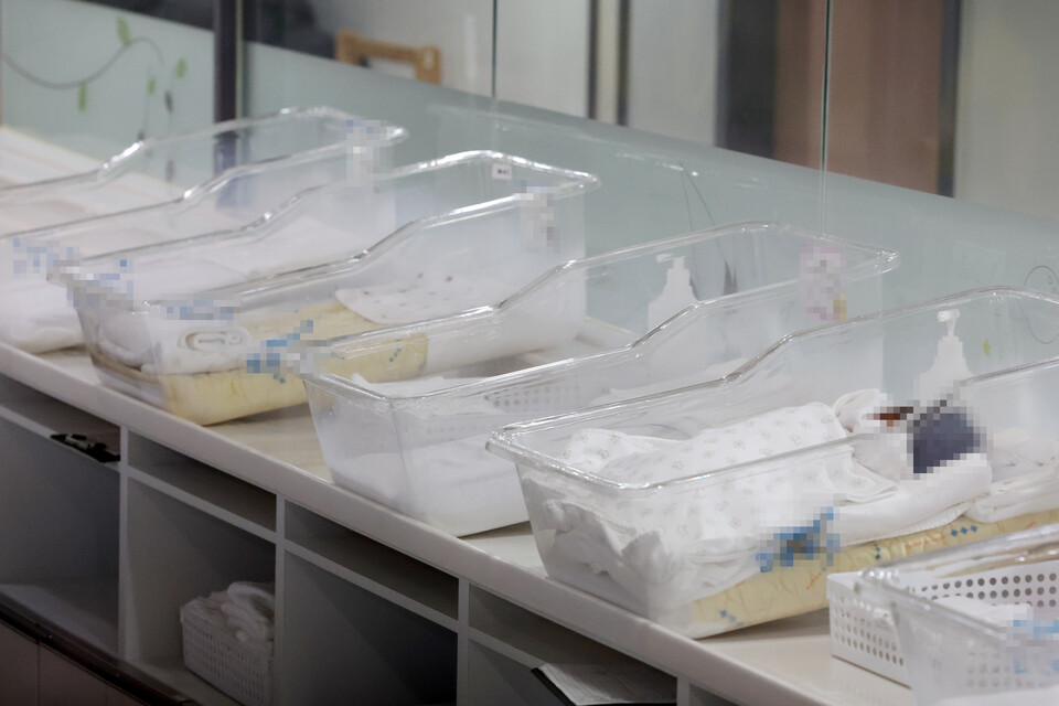 지난 7월 24일 서울 소재 한 산후조리원 신생아실 내부. [사진제공=뉴시스]