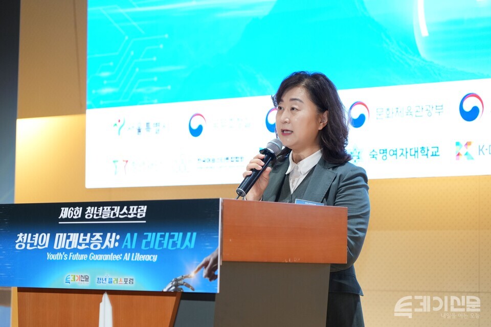 26일 오후 서울 중구 페럼타워 페럼홀에서 개최된 ‘제6회 청년플러스포럼’에서 투데이신문 대표이사 겸 청년플러스포럼 박애경 공동위원장이 환영사를 하고 있다. ⓒ투데이신문<br>