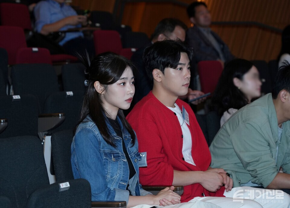 26일 오후 서울 중구 페럼타워 페럼홀에서 ‘제6회 청년플러스포럼’ 열린 가운데, 홍보대사 배우 김다빈과 이혜원이 참석해 자리를 빛내고 있다. ⓒ투데이신문