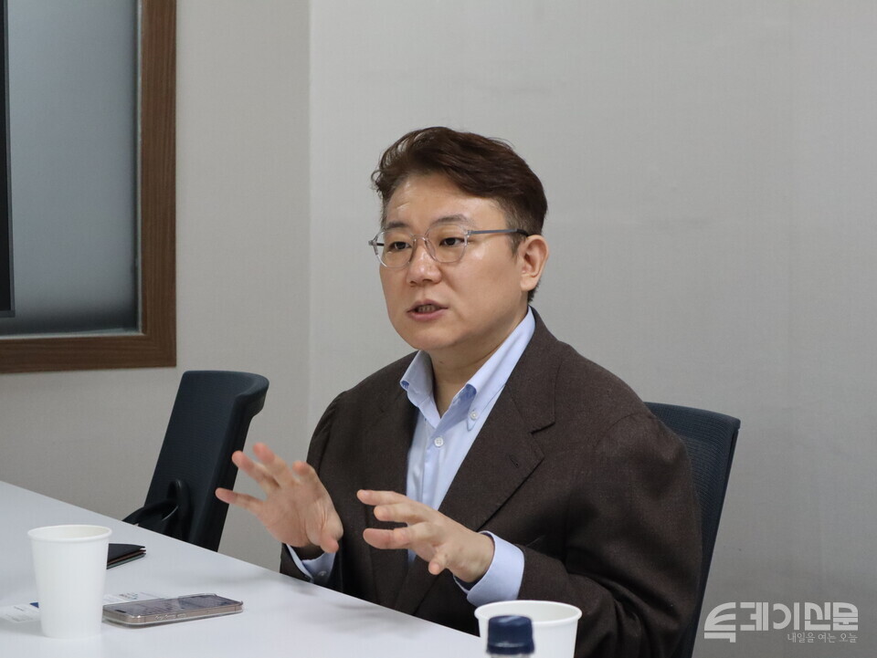 투데이신문이 진행한 좌담회에서 IT커뮤니케이션연구소 김덕진 소장이 발언하고 있다. ⓒ투데이신문