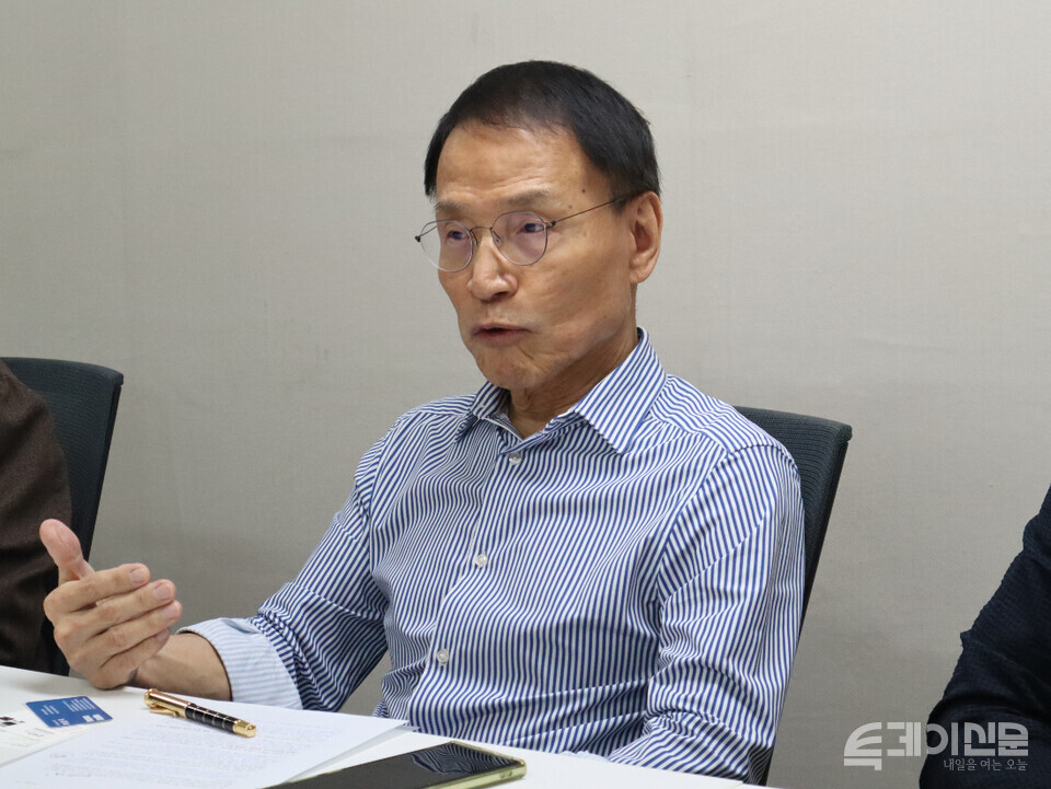 &lt;투데이신문&gt;이 진행한 좌담회에서 책 ‘AI예감’ 저자 베가북스 권기대 대표가 발언하고 있다. ⓒ투데이신문