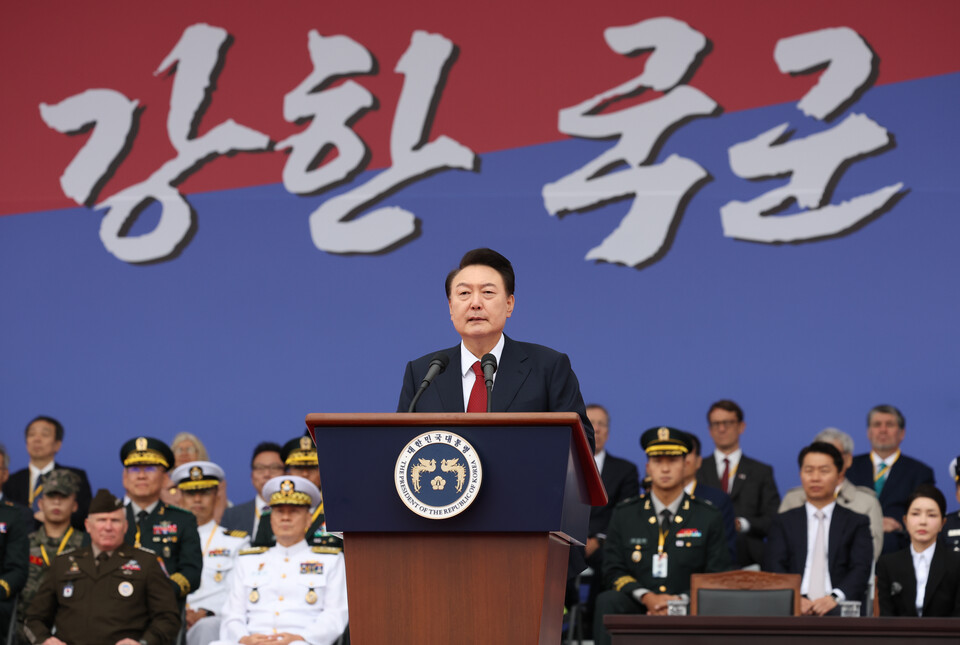 윤석열 대통령이 1일 성남 서울공항에서 열린 건군 76주년 국군의날 기념식에서 기념사를 전했다. [사진 출처=뉴시스]