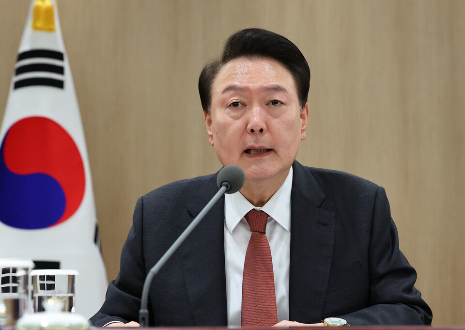 윤석열 대통령이 2일 서울 용산 대통령실 청사에서 열린 중동 사태에 따른 긴급 경제·안보 점검회의에서 발언하고 있다. [사진제공=뉴시스]