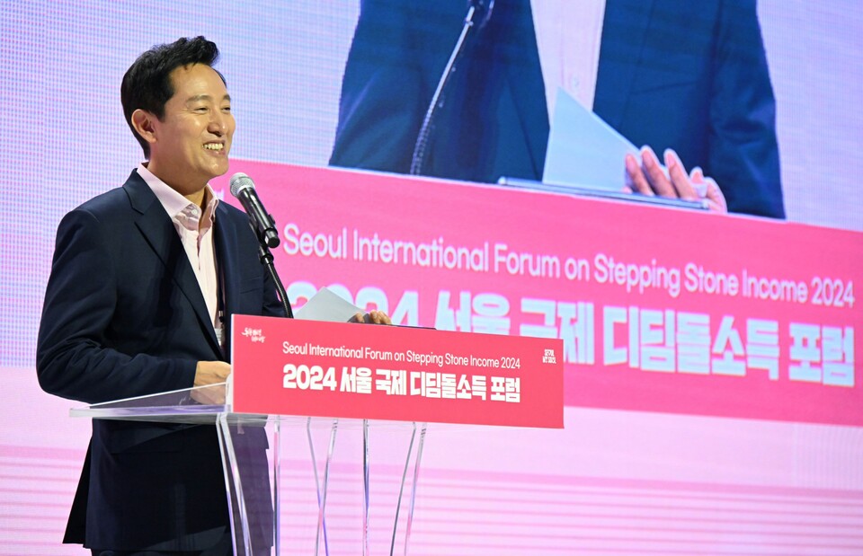 오세훈 서울시장이 7일 서울 중구 동대문디자인플라자(DDP)에서 열린 ‘2024 서울 국제 디딤돌소득 포럼’에서 환영사를 하고 있다. [사진제공=서울시]