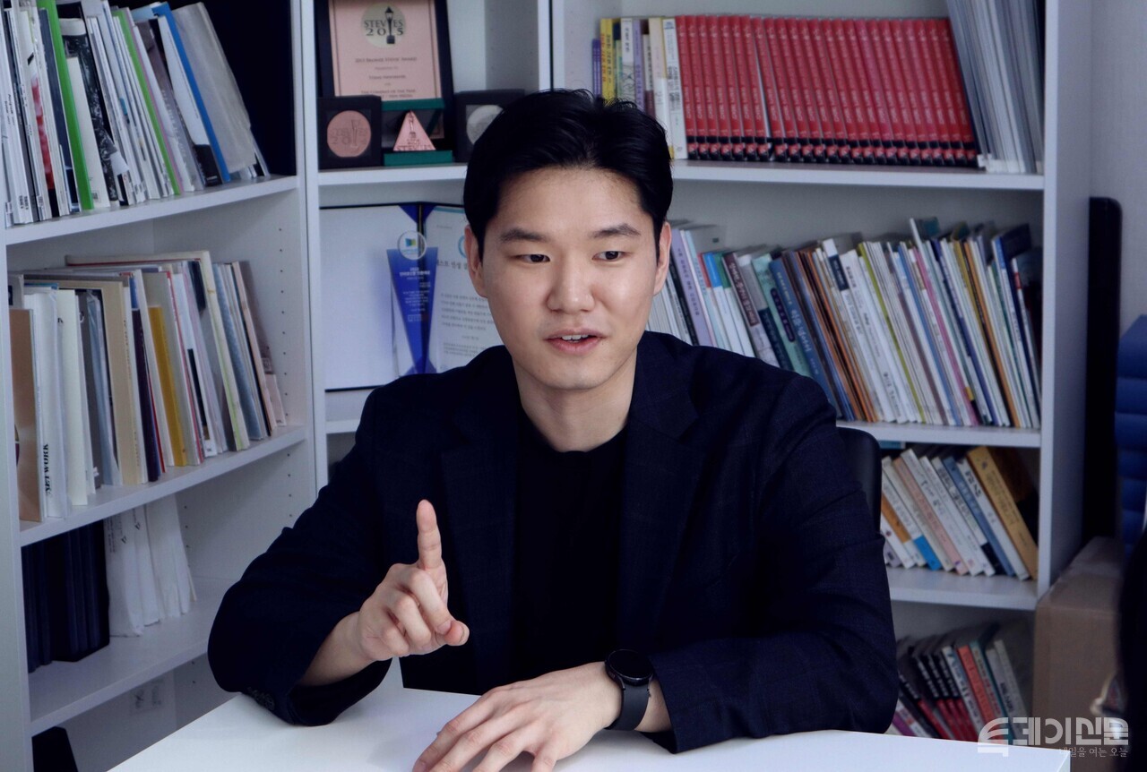 &nbsp;커리어블 강대엽 대표가 투데이신문과 인터뷰하고 있다. ⓒ투데이신문