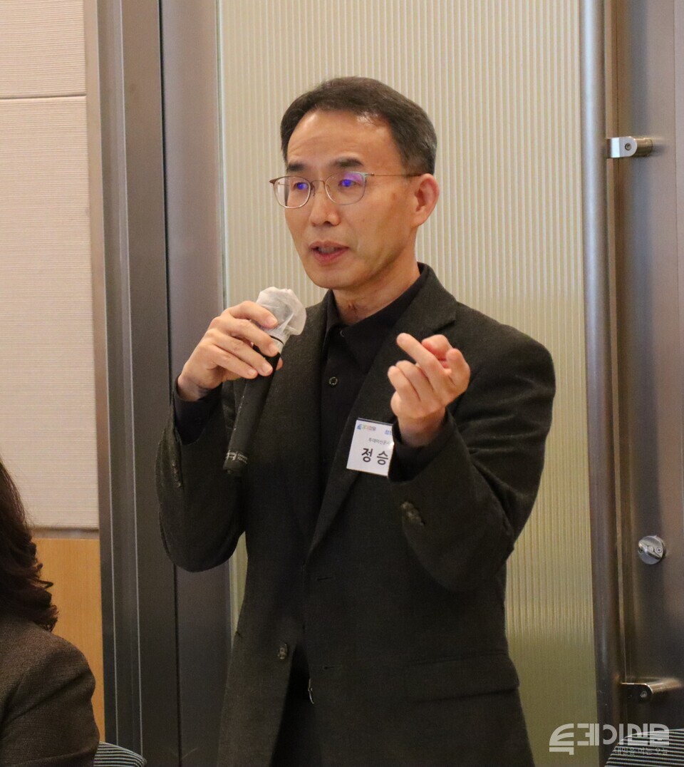 9일 서울 여의도 FKI타워 컨퍼런스센터 2층에서 진행된 ‘청년플러스 서포터즈 3기’ 수료식 및 해단식에서 투데이신문 정승연 부사장이 발언하고 있다. ⓒ투데이신문