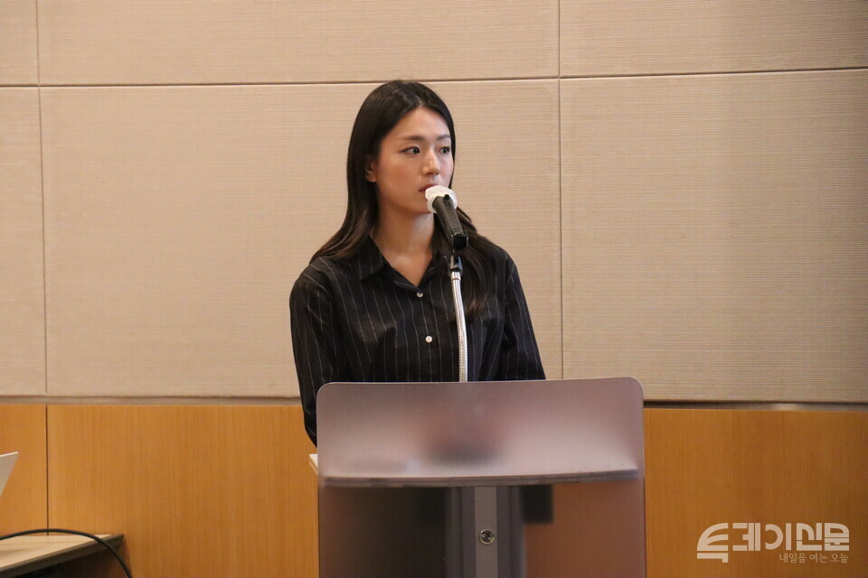 9일 서울 여의도 FKI타워 컨퍼런스센터 2층에서 진행된 ‘청년플러스 서포터즈 3기’ 수료식 및 해단식에서 신지아 서포터즈가 활동 결과를 공유하고 있다. ⓒ투데이신문