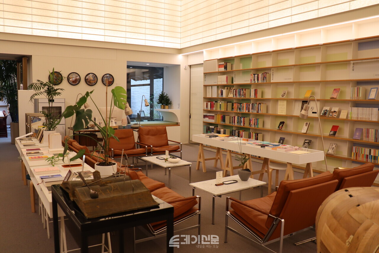 중앙 홀 왼편에 위치한 소전서림 내부 공간. ⓒ투데이신문