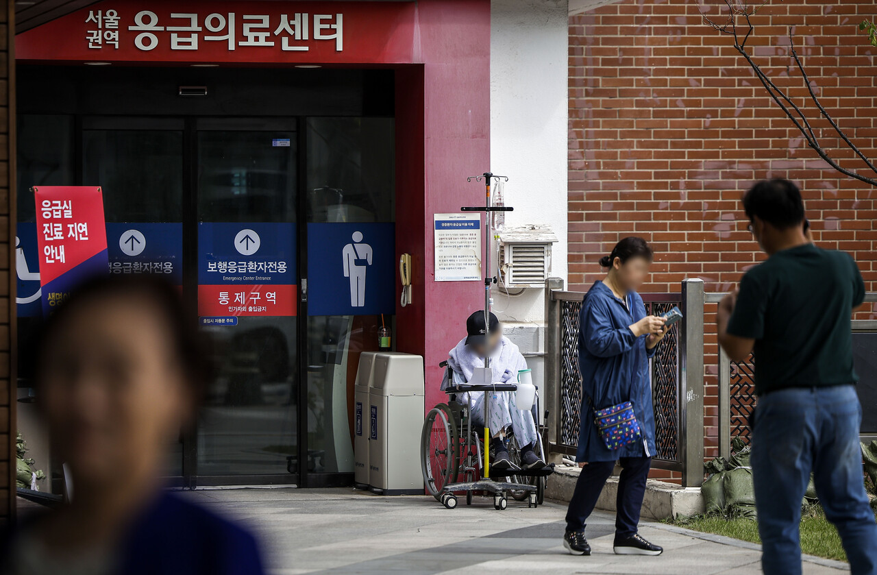 지난 9월 25일 서울 소재 한 대학병원 응급의료센터 앞. [사진제공=뉴시스]<br>