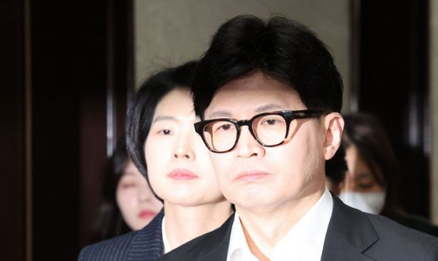 국민의힘 한동훈 대표가 4일 오전 서울 여의도 국회에서 열린 비공개 최고위원회의를 마치고 이동하고 있다.&nbsp;[사진출처=뉴시스]<br>