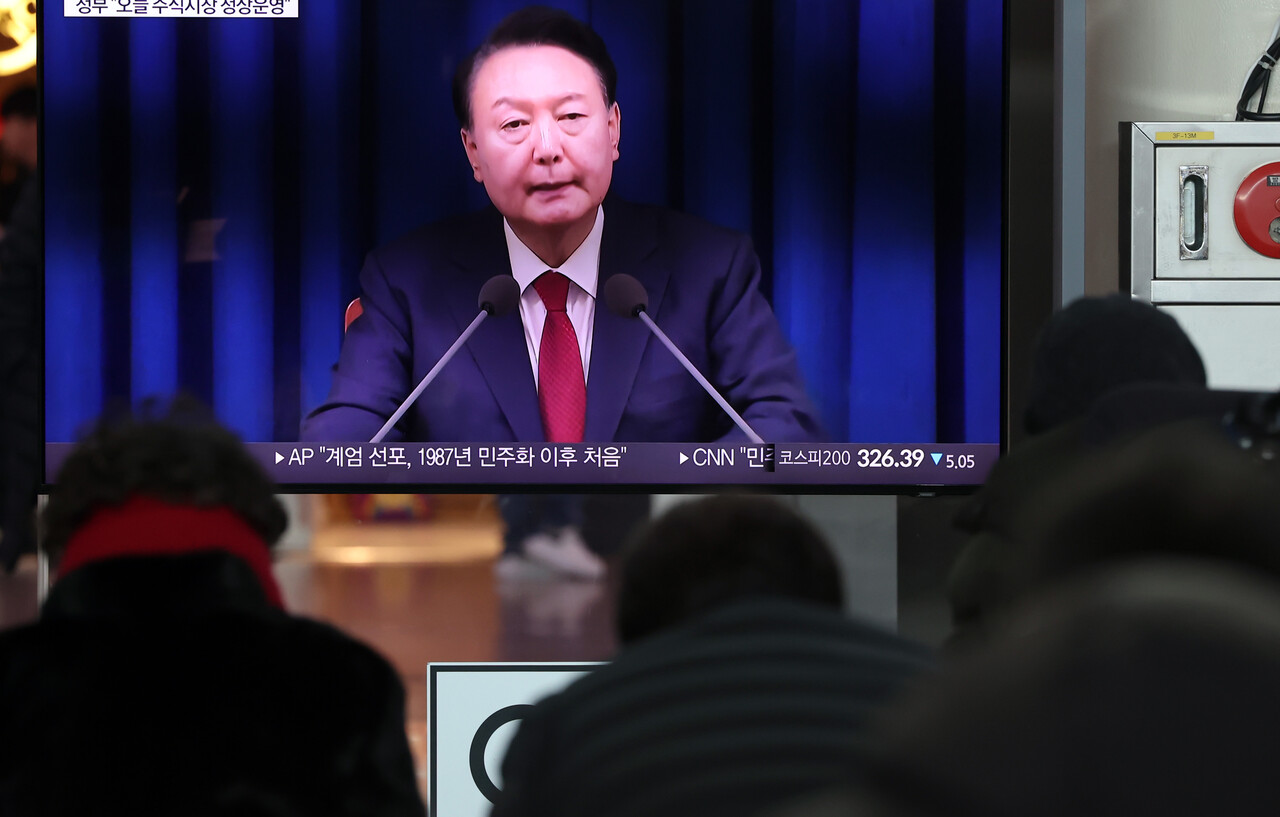 윤석열 대통령이 4일 비상계엄 해제를 선언하고 있다. [사진출처=뉴시스]