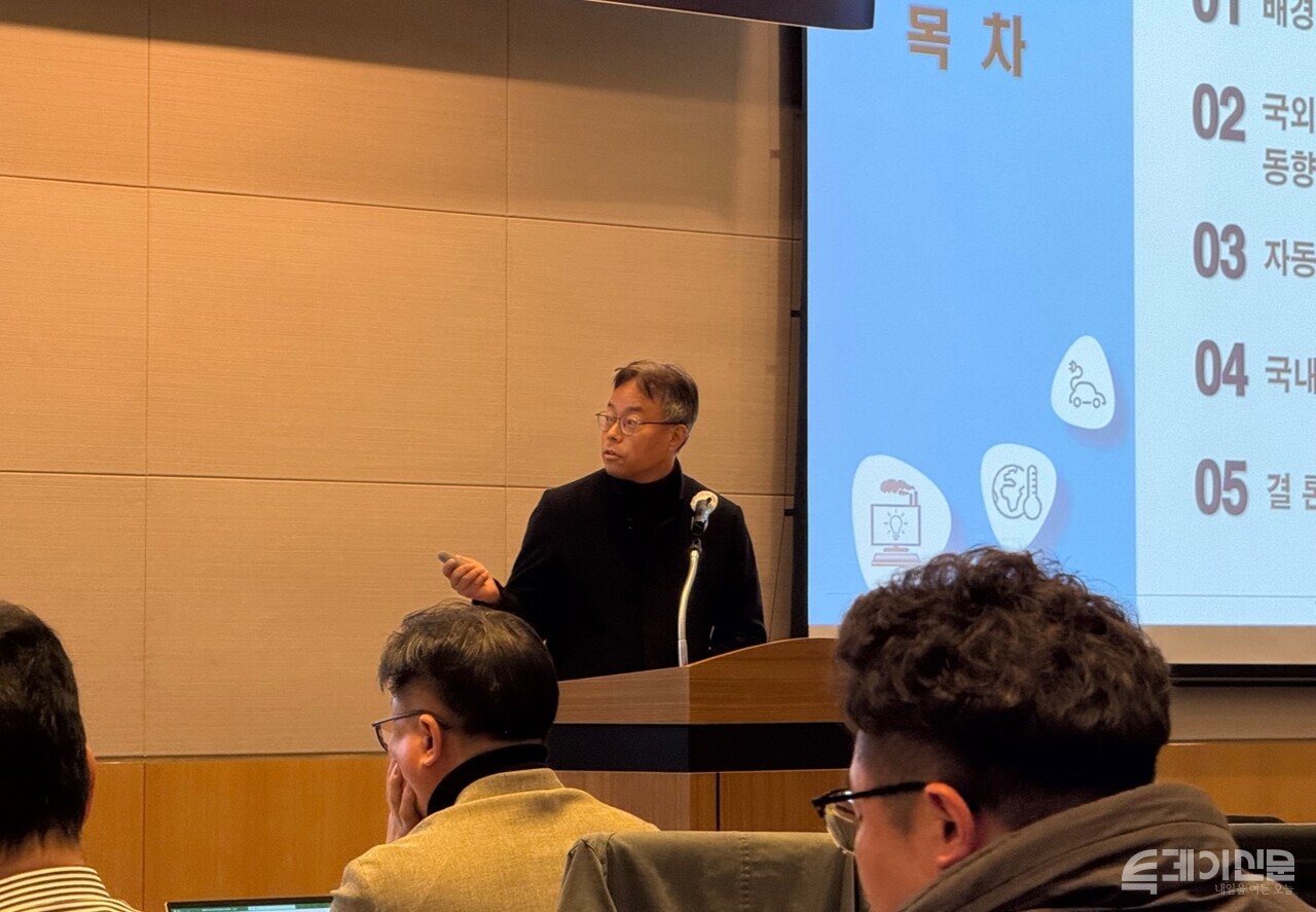 9일 오후 1시 서울 여의도 FKI타워 컨퍼런스 센터에서 열린 ‘2024 KAIDA 자동차 정책 세미나’에서 정환수 국립환경과학원 박사가 발언하고 있다. ⓒ투데이신문