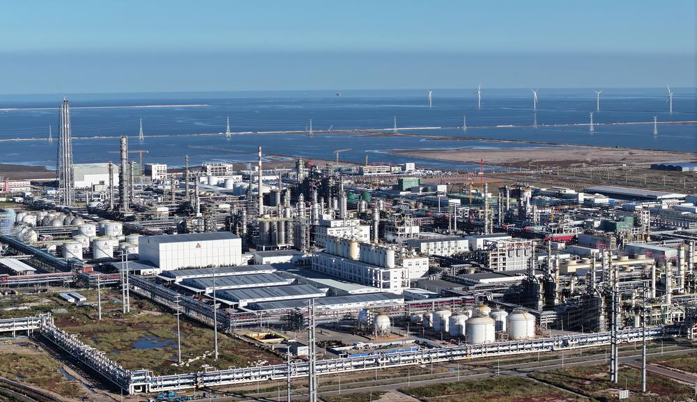 톈진경제기술개발구 내 109㎢ 규모 석유화학 산업 중심지인 난강공업단지 전경 [사진출처=신화통신/뉴시스]