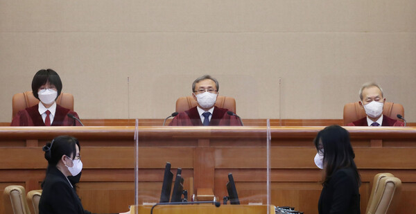 지난 2022년 10월 27일 서울 종로구 헌법재판소 대심판정에서 재판관들이 재석하고 있다. 내용과 무관한 사진. [사진출처=뉴시스]