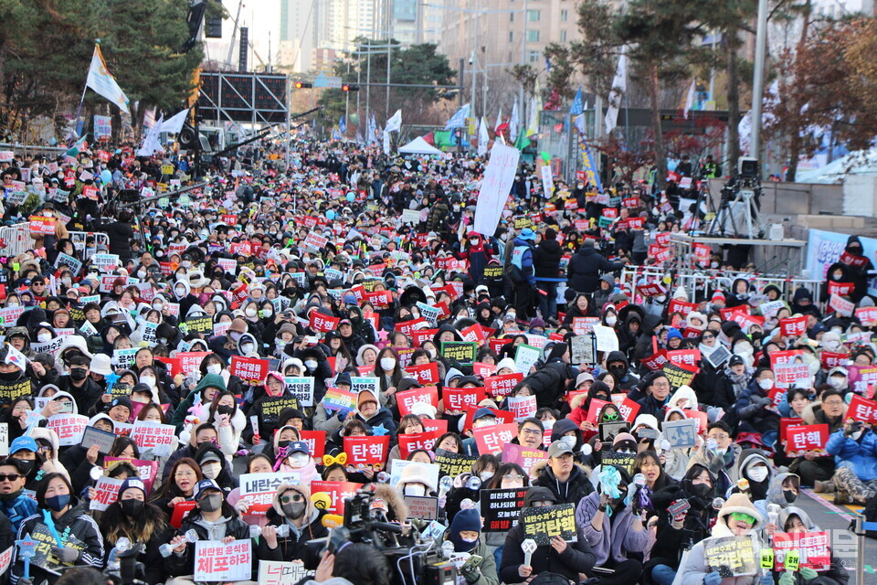 14일 윤석열 대통령의 탄핵을 촉구하는 시민들의 집회 전경. ⓒ투데이신문<br>