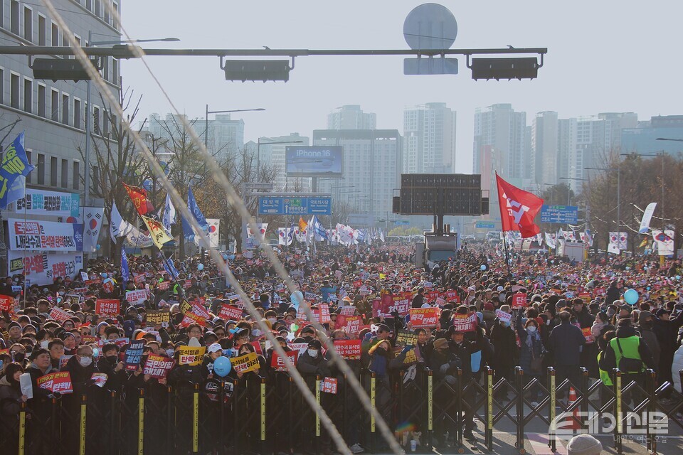 14일 윤석열 대통령의 탄핵을 촉구하는 시민들의 집회 전경. ⓒ투데이신문<br>