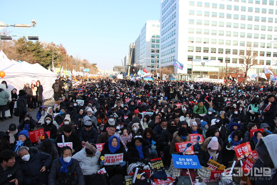 14일 윤석열 대통령의 탄핵을 촉구하는 시민들의 집회 전경. ⓒ투데이신문<br>