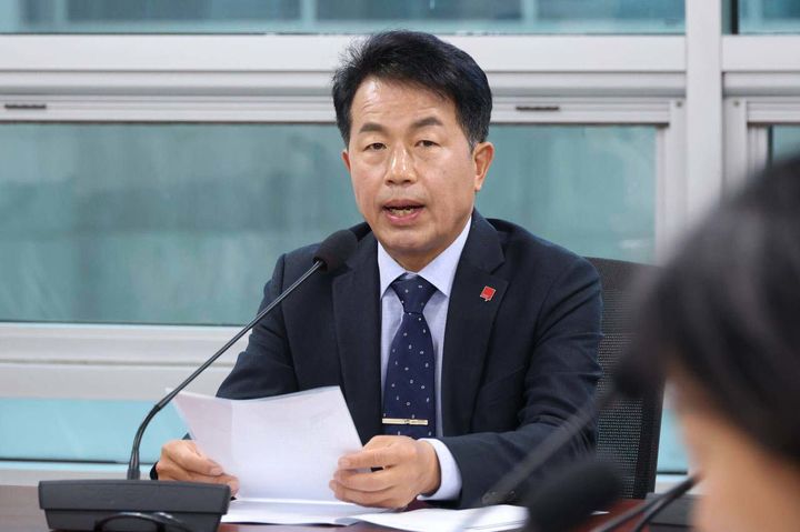 17일 정치권에 따르면 윤종오 진보당 의원이 대표발의한 ‘주택임대차보호법 일부 개정안’이 지난 9일 철회됐다. [사진 출처 = 뉴시스]<br>