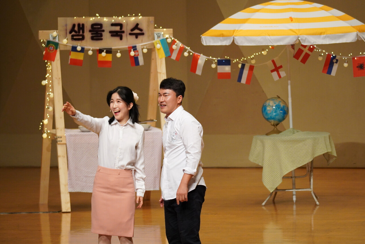 부부의 모습이 뮤지컬로 재현된 모습. [사진제공=음악놀이터]