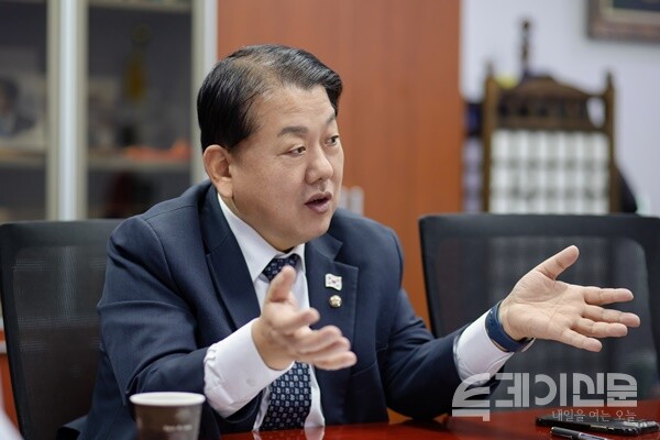 더불어민주당 김병주 최고위원이 군 신뢰 회복 방안에 대해 설명하고 있다. ⓒ투데이신문<br>