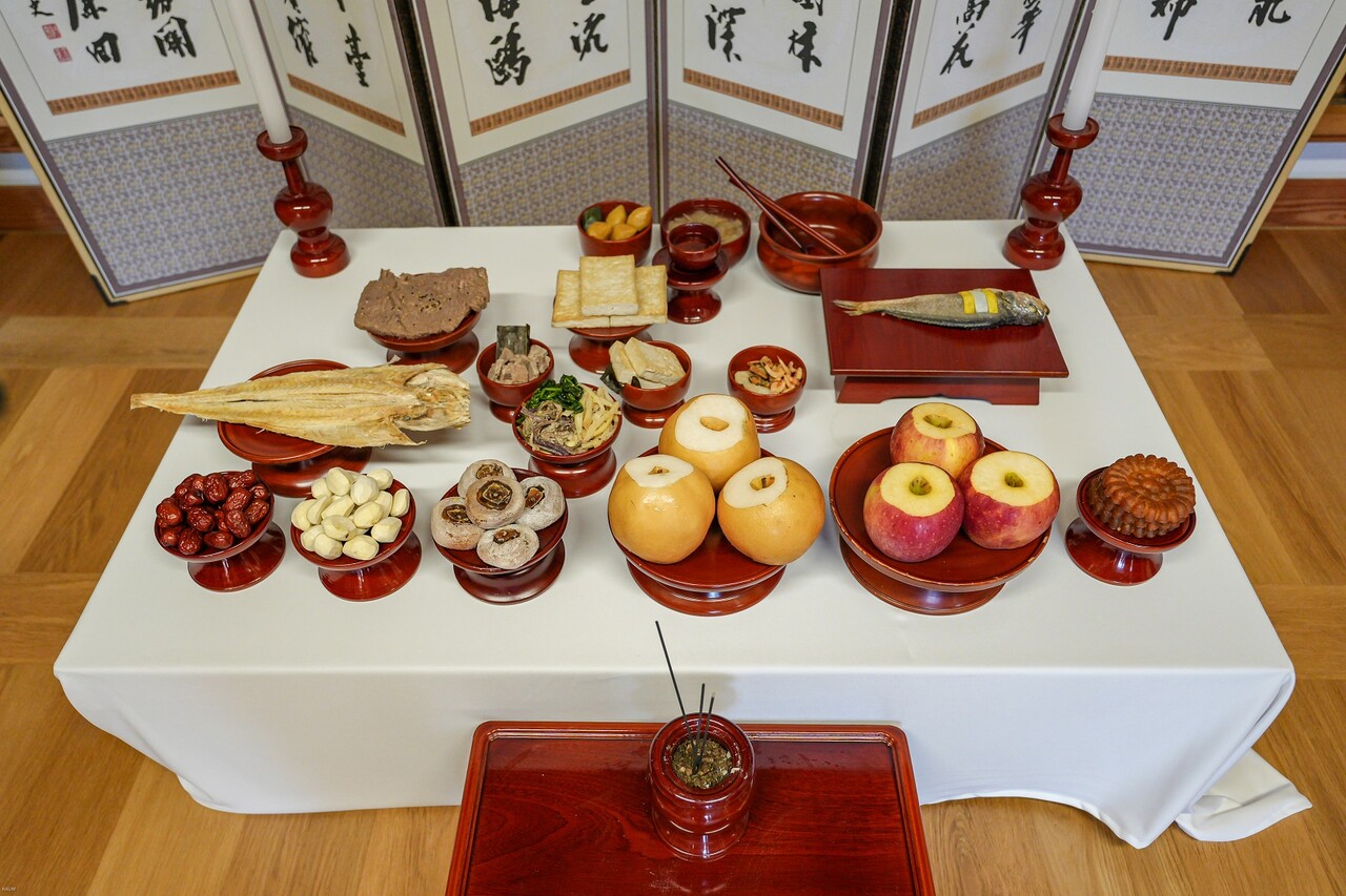 올해 설 차례상 차림 비용이 전년 대비 소폭 상승한 것으로 나타났다. [사진 출처=한국농수산식품유통공사(aT)]<br>