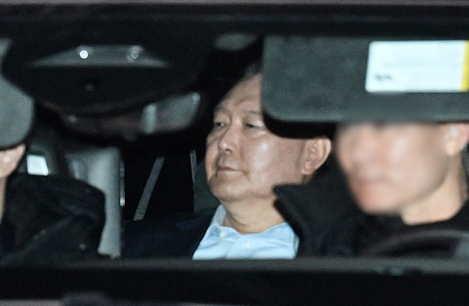 지난 15일 내란 우두머리 혐의로 고위공직자범죄수사처에서 조사를 마친 윤석열 대통령이 경기 의왕시 서울구치소로 이동하고 있다. [사진제공=뉴시스]