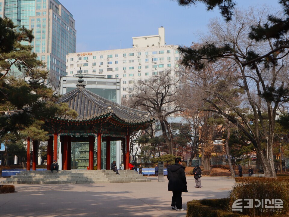 22일 팔각정이 보이는 탑골공원의 전경.&nbsp;ⓒ투데이신문&nbsp;