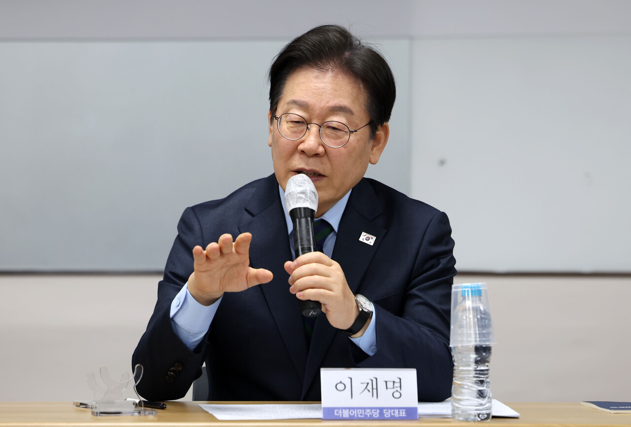 더불어민주당 이재명 대표가 지난 21일 오후 서울 중구 민주노총 건물에서 열린 민주노총-더불어민주당 대표 간담회에서 발언하고 있다. [사진제공=뉴시스]