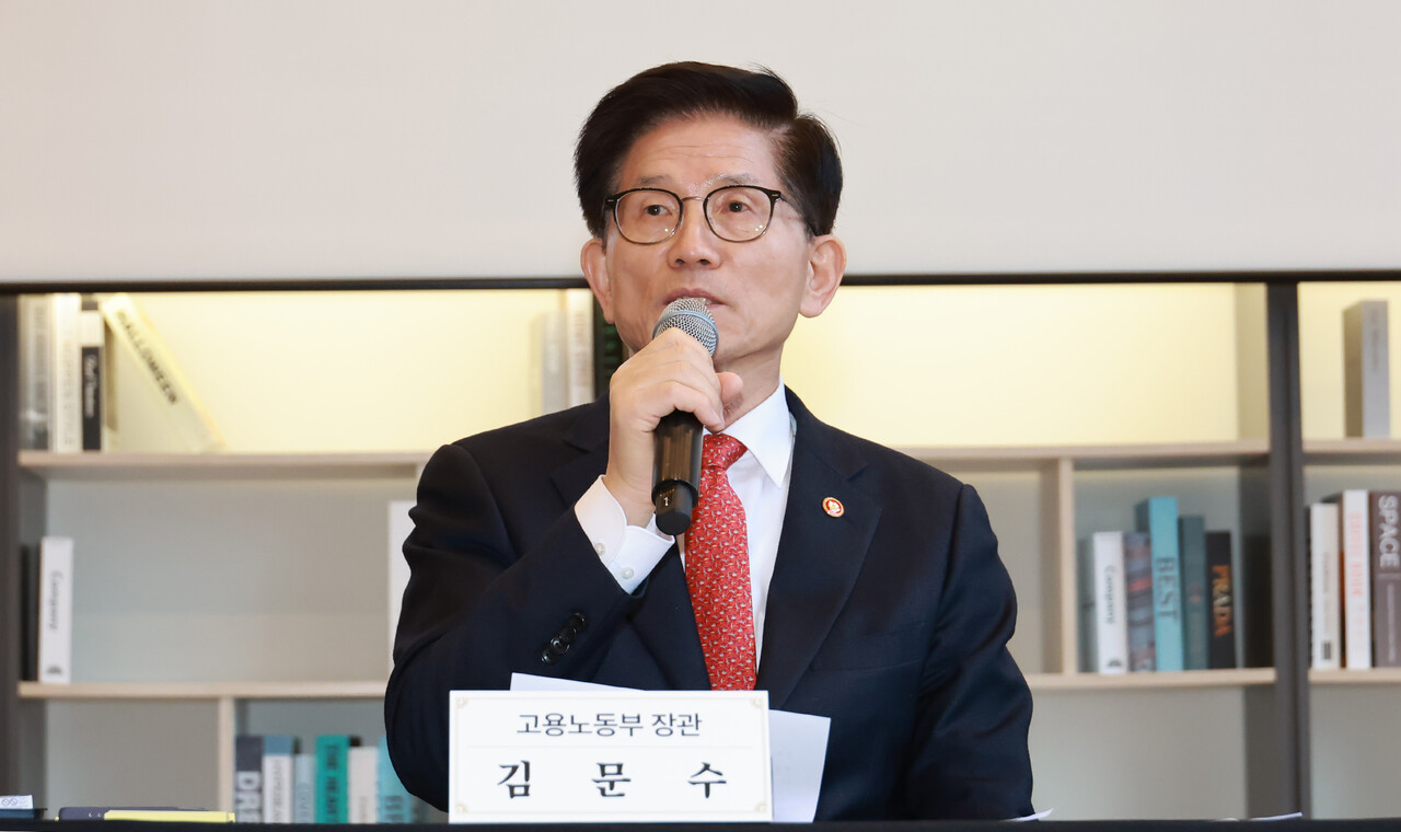 고용노동부 김문수 장관. [사진제공=뉴시스]