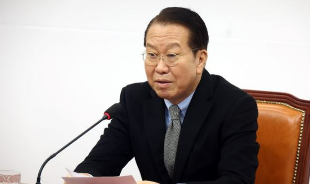 국민의힘 권영세 비상대책위원장이 6일 오전 서울 여의도 국회에서 열린 신년 기자간담회에서 발언을 하고 있다.[사진출처=뉴시스]