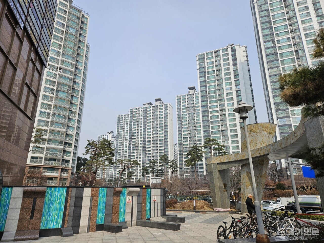 잠실새내역에 인접한 한 역세권 아파트 단지 전경.&nbsp;ⓒ투데이신문<br>