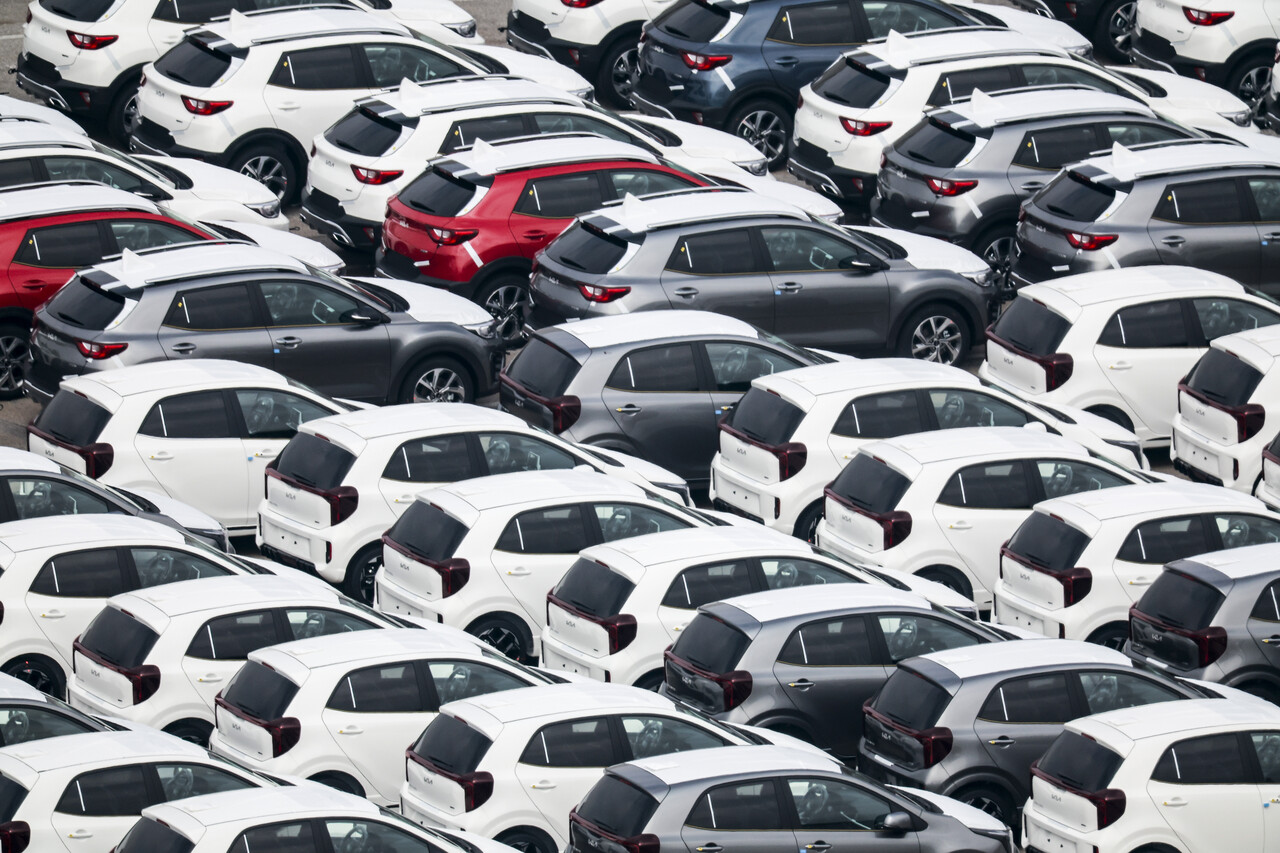 지난 12일 경기 평택시 평택항에 수출용 자동차가 세워져 있는 모습. [사진=뉴시스]