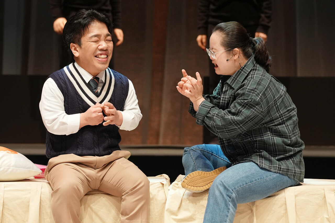 연극 &lt;젤리피쉬&gt; 공연 장면. [사진제공=한국장애인문화예술원/옥상훈]<br>