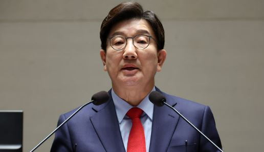 권성동 국민의힘 원내대표가 윤석열 전 대통령이 파면된 4일 서울 여의도 국회에서 열린 의원총회에서 발언하고 있다.&nbsp;[사진출처=뉴시스]<br>