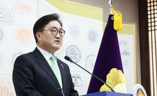 윤석열 전 대통령이 파면된 4일 우원식 국회 의장이 서울 여의도 국회에서 대국민 특별담화를 하고 있다. [사진출처=뉴시스]<br>