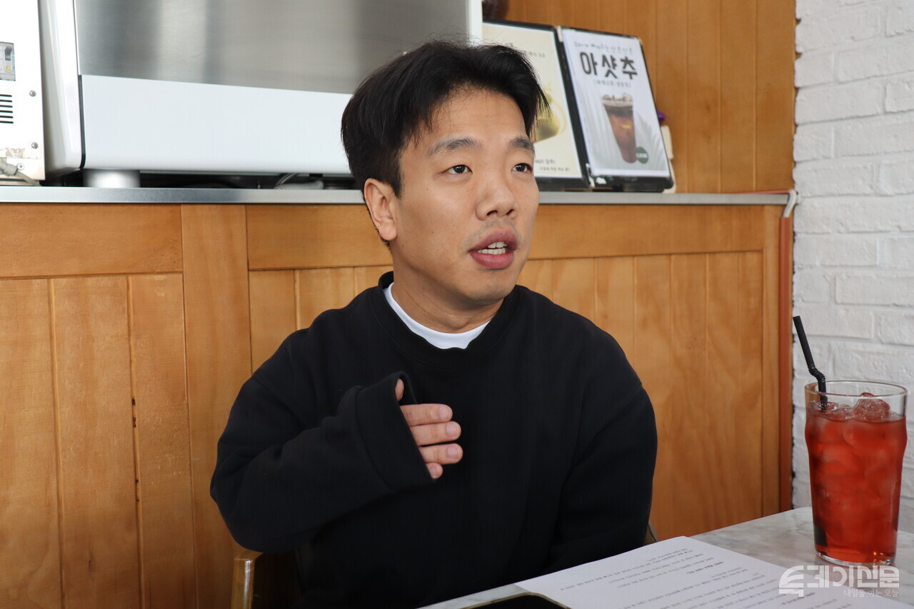 김범진 배우가 투데이신문과의 인터뷰에서 발언하고 있다. ⓒ투데이신문