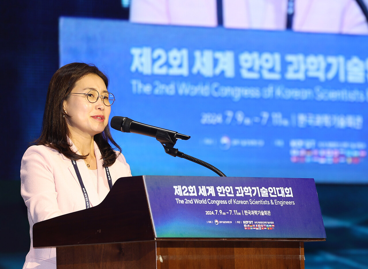 제2회 세계 한인 과학기술인대회에서 격려사를 전하는 국민의힘 김소희 의원 [사진출처=뉴시스]