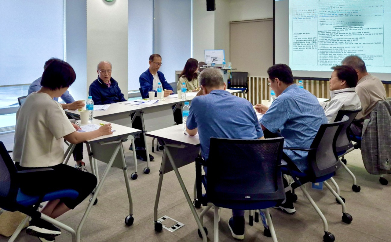 인터넷신문윤리위원회가 지난 27일 개최한 2025년 자율규제 발전방안 워크숍에 심의 전문위원들이 참석했다. [사진제공=인터넷신문윤리위원회]