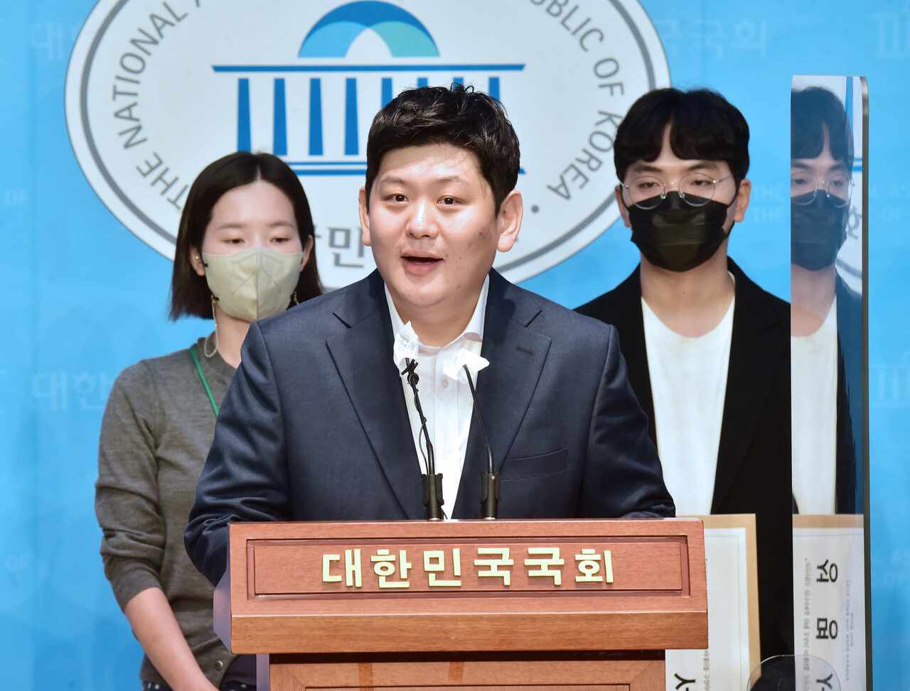 국민의힘 정상화를 바라는 강호승 전 청년보좌역을 비롯한 청년당원 비상대책연대가 지난 2022년 8월 서울 여의도 국회 소통관에서 민생 위기 극복 관련 비대위 구성을 촉구하는 성명서 발표 기자회견을 갖고 있다. [사진제공=뉴시스]