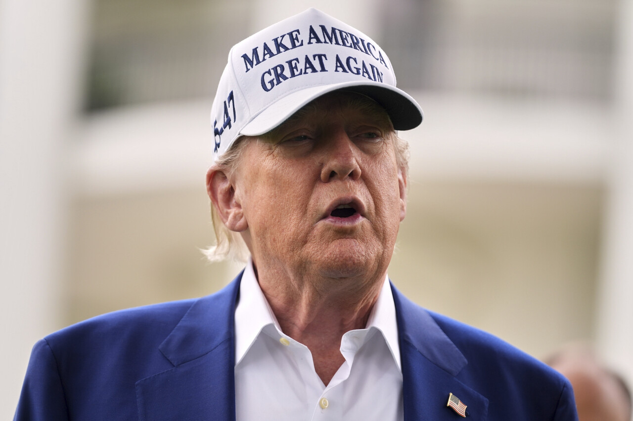 도널드 트럼프 미국 대통령이 18일(현지시간) 워싱턴DC 백악관에서 연설하고 있는 모습. [사진제공=뉴시스/AP]<br>